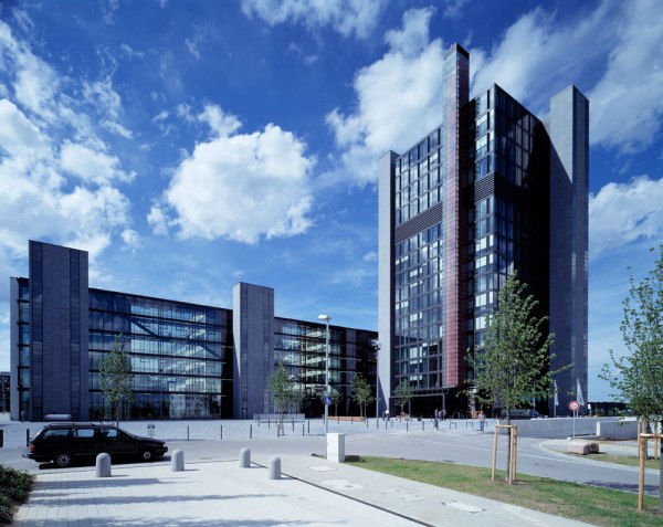 Kapitel-7-Debitel-9-Eckbereich-der-Fassade-05